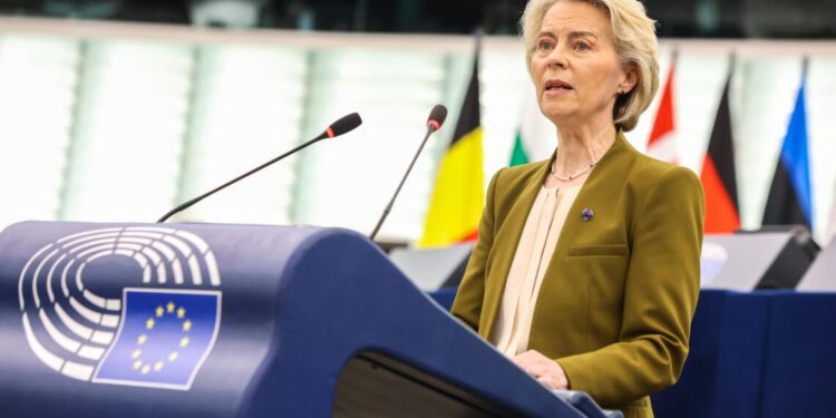 Von der Leyen proclama en el Parlamento Europeo que “Europa está en combate” y anuncia un paquete de medidas para reforzar la autonomía del continente