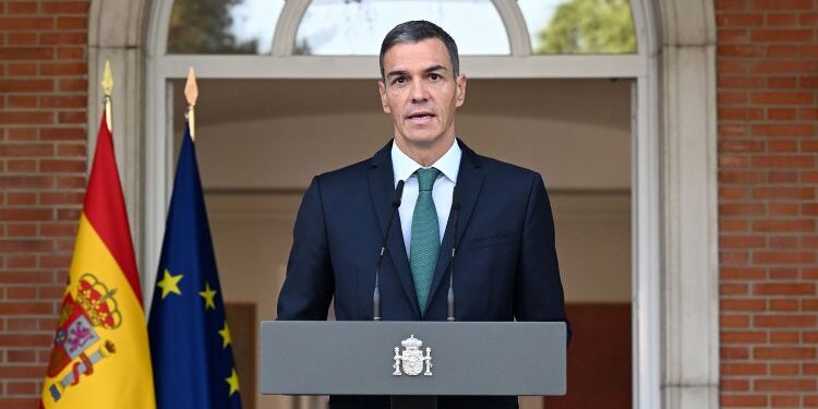 Sánchez anuncia nueve medidas para parar el “genocidio” e Israel le acusa de “antisemita y corrupto”