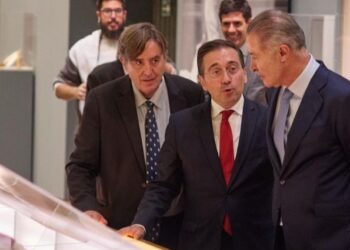 Albares reivindica las relaciones entre España y México y recuerda el “dolor” de los “pueblos originarios”