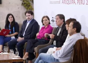 El Congreso de la Lengua en Arequipa alerta contra la “pandemia” de las “fake news”