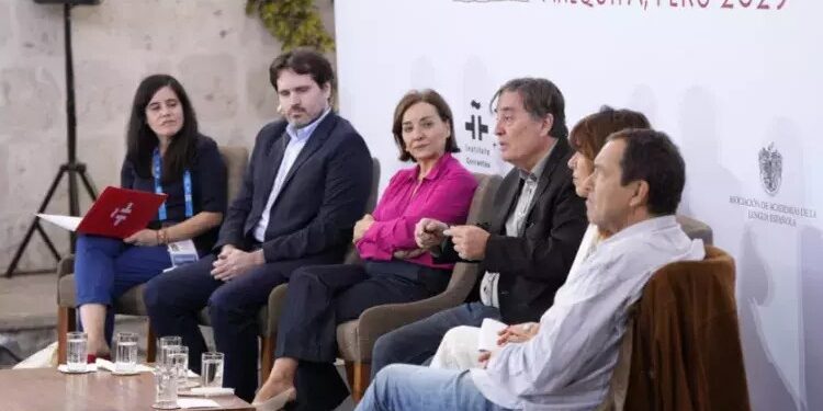 El Congreso de la Lengua en Arequipa alerta contra la “pandemia” de las “fake news”