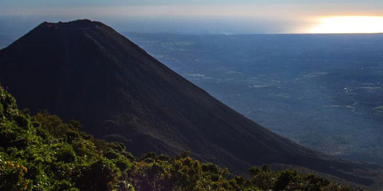 Casa de América acoge el foro ‘El Salvador, un destino por descubrir’