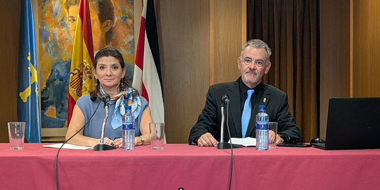 La embajadora de Costa Rica resalta la belleza y logros de su país