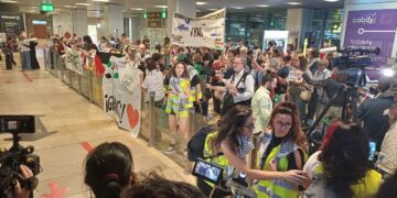 Llegan a España 21 de los 49 españoles de la Flotilla detenidos en Israel