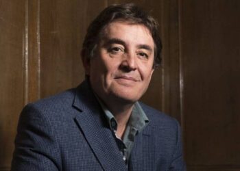 García Montero: “It doesn’t make sense to call yourself a patriot and go to Europe to boycott Spain’s linguistic diversity”