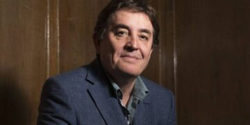 García Montero: “No tiene sentido llamarse patriota e ir a Europa a boicotear la diversidad lingüística de España”