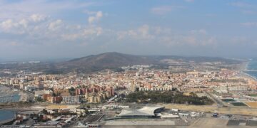 Sumar pide al Gobierno un plan de desarrollo que reconozca la “singularidad fronteriza” de La Línea de la Concepción