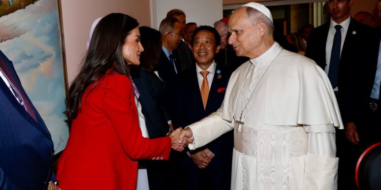 La Reina y el Papa denuncian el uso del hambre como “arma de guerra”