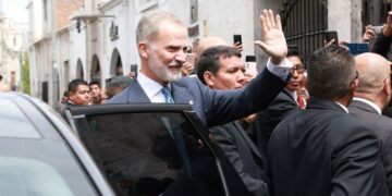 El Rey defiende el papel “estratégico” del español en un Congreso de la Lengua marcado por la crisis política de Perú