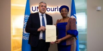 La embajadora de Ghana en España presenta sus credenciales al secretario general de ONU Turismo