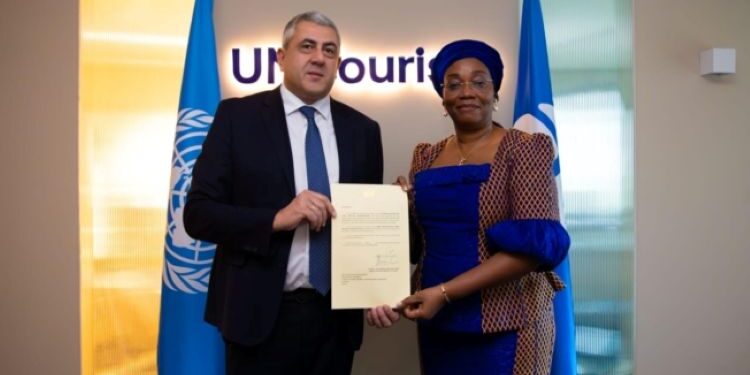 La embajadora de Ghana en España presenta sus credenciales al secretario general de ONU Turismo