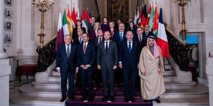 Albares asegura que España estaría “dispuesta” a participar en una fuerza de paz en Oriente Medio