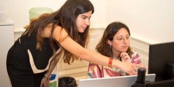 La AECID concede 2,5 millones de euros en 99 becas para capacitar a jóvenes españoles en cooperación