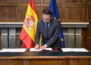 Exteriores firma un acuerdo con el sector jurídico para impulsar el arbitraje internacional en español