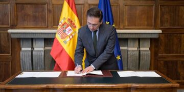 Exteriores firma un acuerdo con el sector jurídico para impulsar el arbitraje internacional en español