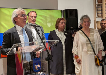 La canciller y el embajador colombianos inauguran ‘Expoartesano Madrid 2025’