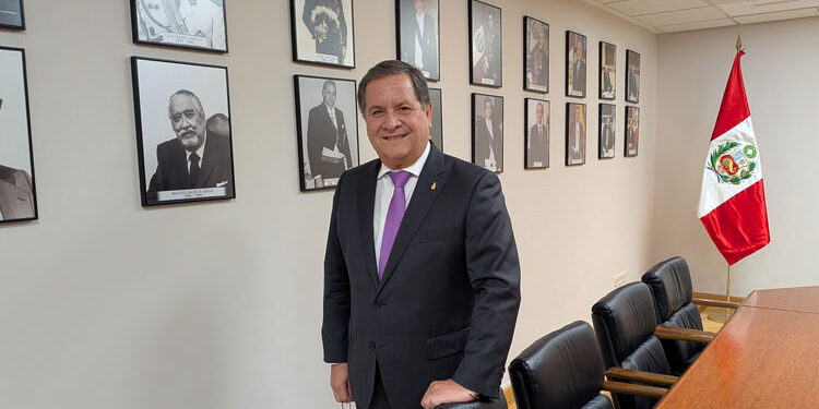 El embajador de Perú resalta: “Hay que revalorar nuestro lenguaje, hay que potenciarlo”