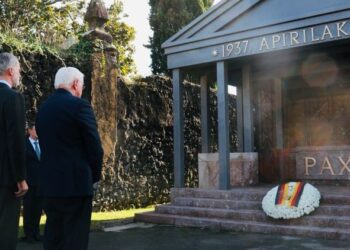 King Felipe VI and German President Frank-Walter Steinmeier pay tribute in Gernika to the victims of the 1937 Nazi bombing