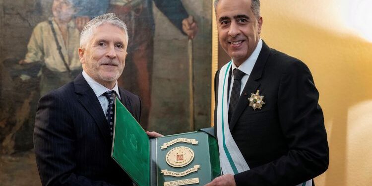 Sumar denuncia la condecoración por parte de Marlaska del presunto responsable marroquí del caso Pegasus