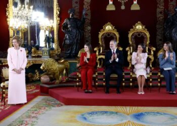 El Rey impone la Orden del Toisón de Oro a la Reina Sofía, Felipe González, Herrero de Miñón y Roca i Junyent