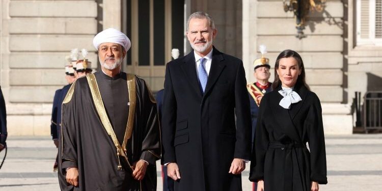 El Rey defiende ante el Sultán de Omán una nueva “arquitectura de seguridad regional” que incluya a Irán