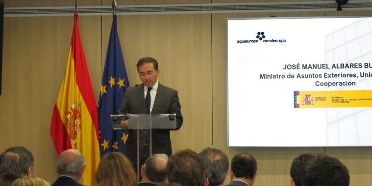 Albares clausura la VIII edición de los Premios Aquí Europa advirtiendo sobre las amenazas externas e internas al proyecto europeo