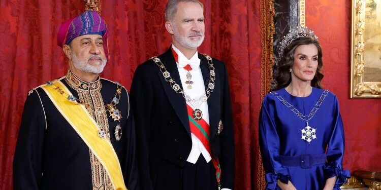 Felipe VI advocates for a new regional security architecture that includes Iran before the Sultan of Oman