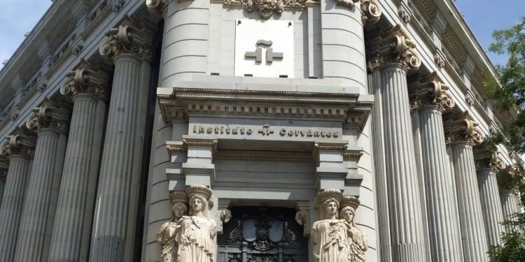 El Cervantes denuncia la decisión “unilateral” de la RAE de elegir Panamá para el próximo Congreso de la Lengua