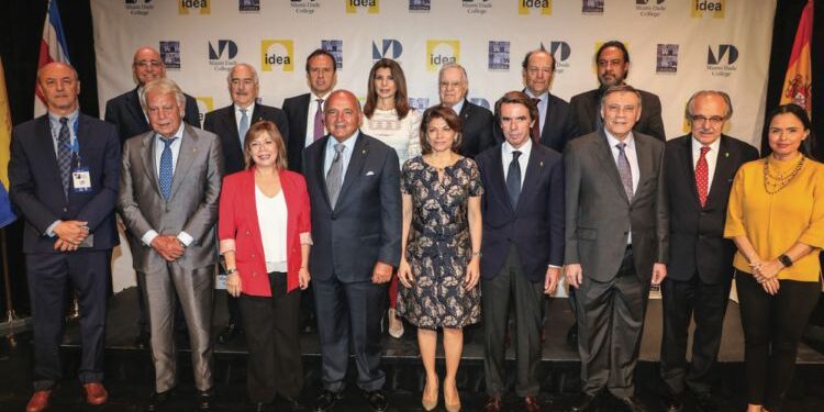 El PSOE defiende la democracia en Iberoamérica y denuncia la influencia de ciertos “foros de expresidentes”