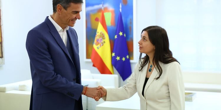 Sánchez destaca el Plan de Digitalización Consular ante la presidenta del Consejo General de Españoles en el Exterior