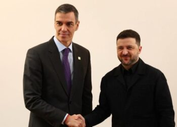 Sánchez y Zelenski abordan la ayuda militar de España y las negociaciones de paz de EEUU