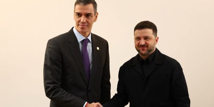Sánchez y Zelenski abordan la ayuda militar de España y las negociaciones de paz de EEUU
