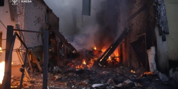 Albares condena los nuevos ataques masivos rusos contra Ucrania y Sybiha se lo agradece