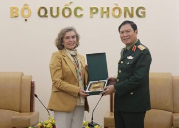 España y Vietnam expresan su deseo de profundizar la cooperación en defensa