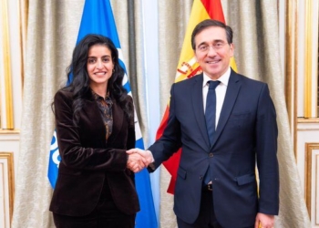 Albares recibe a la nueva secretaria general de ONU Turismo, Shaikha Al Nowais