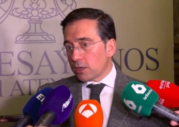 Albares afirma que la OTAN podría reforzar su seguridad en Groenlandia en caso de “riesgo”