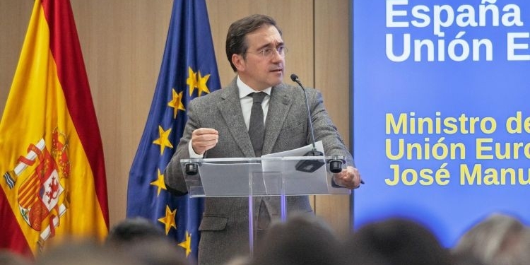 Albares advierte de que “la soberanía europea pasa por tener un verdadero Ejército europeo”