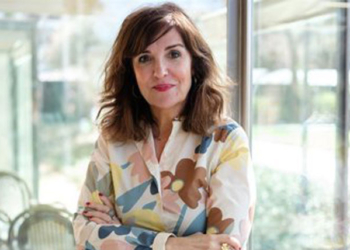 Homenaje y documental de la escritora Elvira Lindo en el Instituto Cervantes