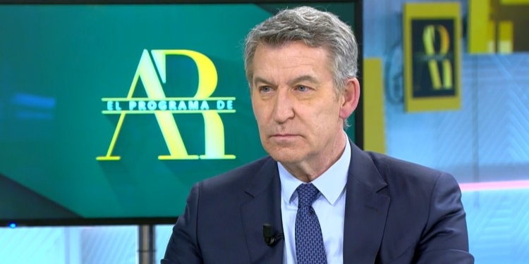 Feijóo asegura que Zapatero hizo “de intermediario de la dictadura” de Maduro mientras “miraba a otro lado” con los presos