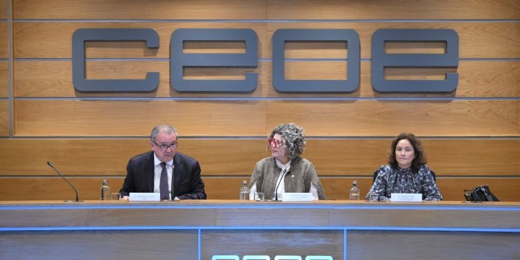 La ministra de Economía de Guatemala ofrece en España el atractivo de su país como destino de inversión