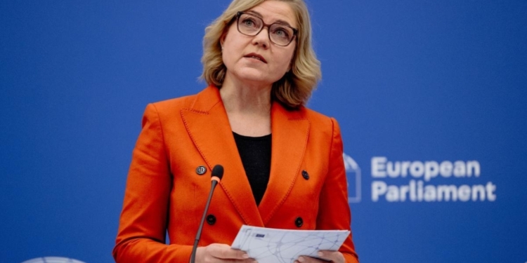 Bruselas presenta medidas para excluir a Huawei de las infraestructuras estratégicas en España y el resto de la UE