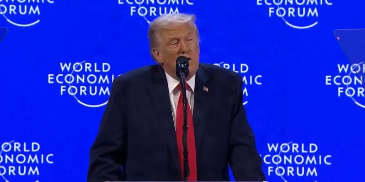 Trump promete no usar la fuerza en Groenlandia y Albares insiste en que los groenlandeses quieren “seguir siendo daneses”