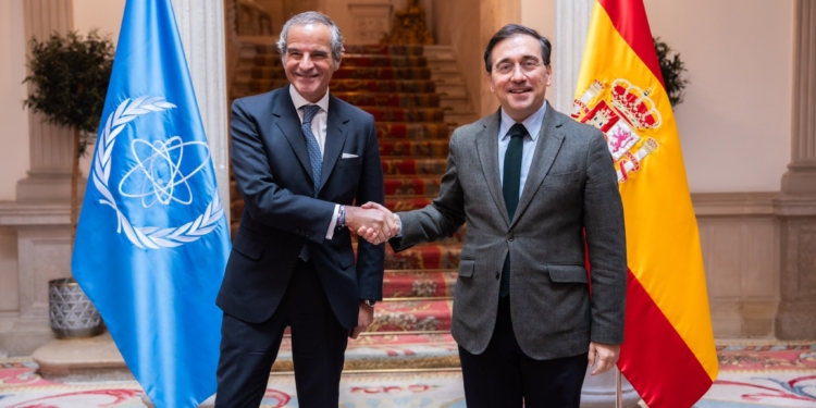 Albares y el director general de OIEA hablan sobre la central ucraniana de Zaporiyia y el programa nuclear iraní
