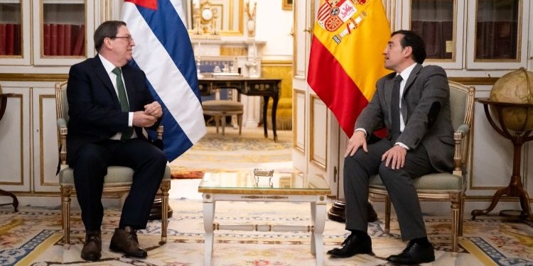 Albares y Bruno Rodríguez abordan en Madrid el endurecimiento del embargo de EEUU contra Cuba