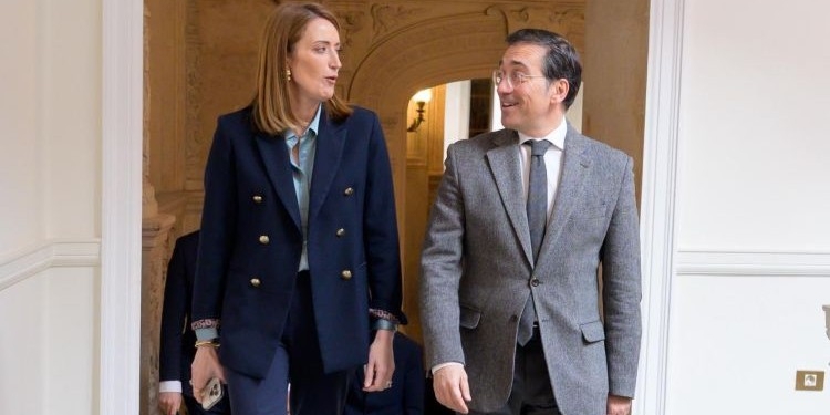 Albares y Metsola vuelven a abordar la legalidad del catalán, el euskera y el gallego en la UE