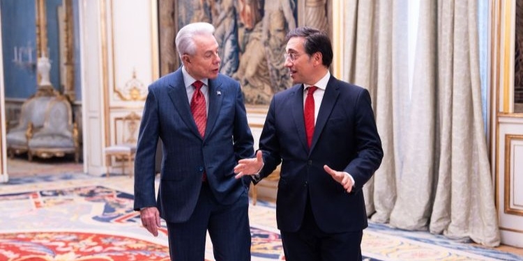 Albares insiste en “la importancia del vínculo transatlántico” en su primer encuentro con el nuevo embajador de EEUU