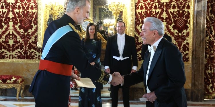 El Rey recibe las Cartas Credenciales de los embajadores de EEUU, Haití, Japón, Malasia, Grecia, Uruguay y Bulgaria