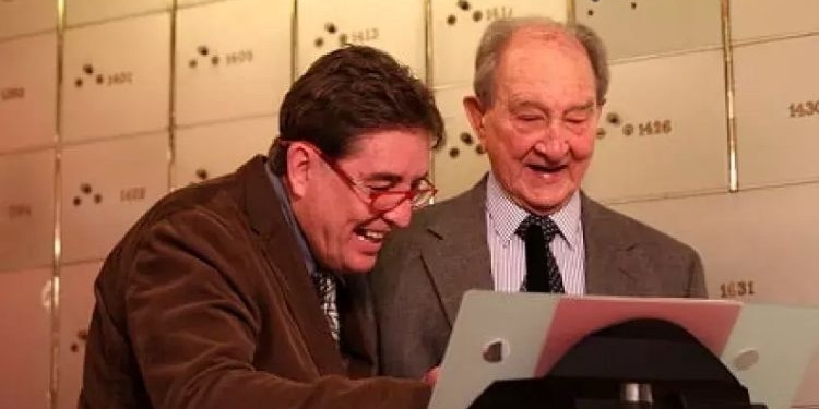 Gran Cruz de la Orden de Isabel la Católica al primer director del Cervantes, Nicolás Sánchez-Albornoz