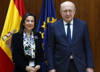 Andrius Kubilius y Margarita Robles en reunión sobre defensa europea