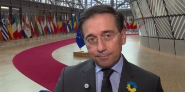 Albares asserts there is “a consensus” among his EU colleagues to lift sanctions on Delcy Rodríguez